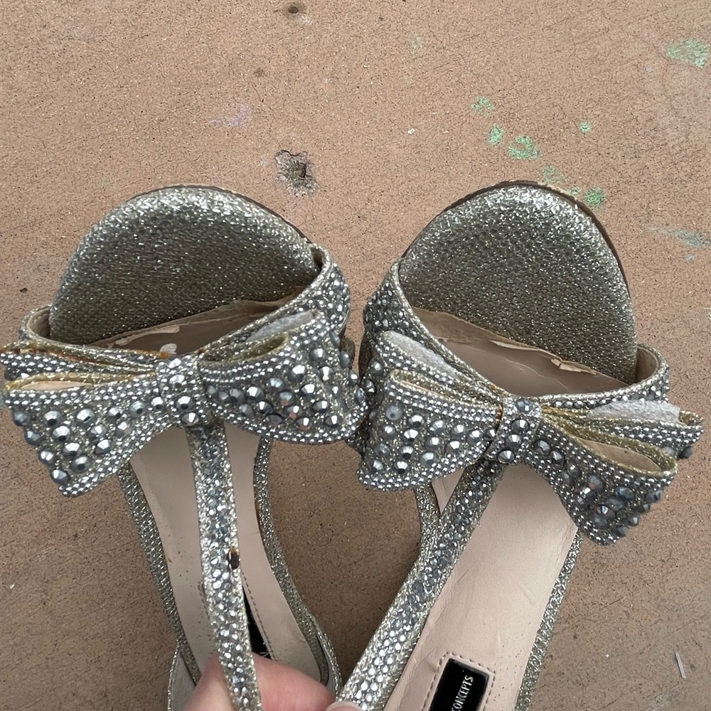 Inc silver rhinestone strappy heel with bows SZ7.5- flaw-missing stone + peeling - Picture 7 of 8